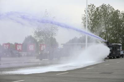 Vehículo de cañón de agua antidisturbios de China Xinxing para la policía
    